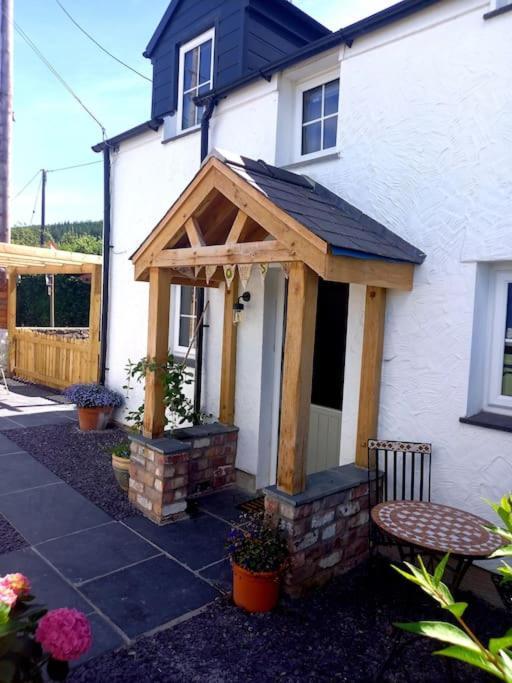 Cosy 2 Bed Cottage Between Snowdonia And The Sea Llandegai Exterior foto